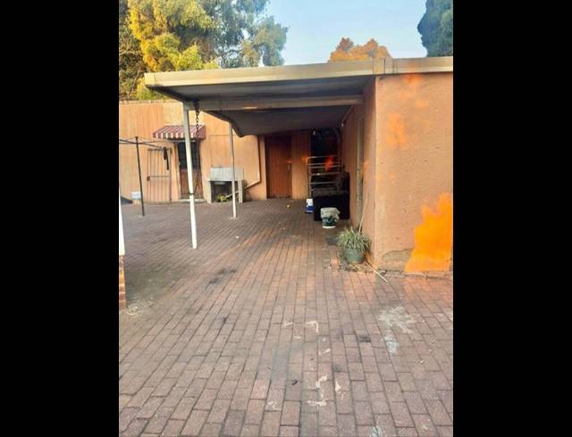 9 BEDROOM HOUSE FOR SALE IN KEMPTON PARK EXT 02
